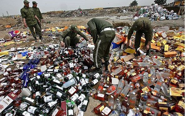 Как уничтожают алкоголь арабы. Жесть! (фотоподборка 20 фото, 1,2 Мб)
