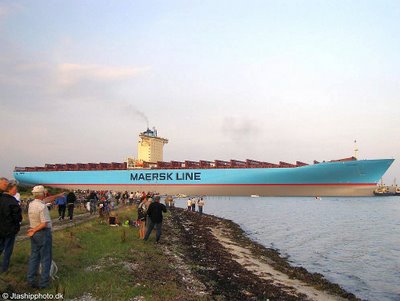 Самый большой в мире сухогруз EMMA MAERSK. 6 фото